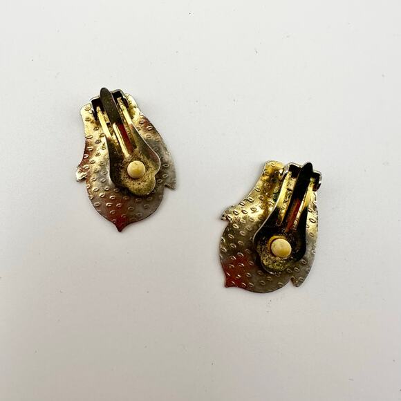 SG Vintage Marked Gold Hammered Back Pink Cloisonne Flower Orchid Clip Earrings - Picture 6 of 8